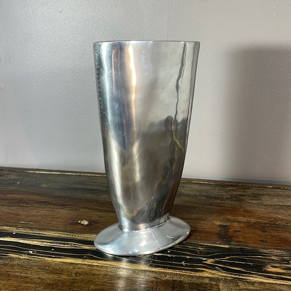 Very heavy metal vase - Picture 1 of 15